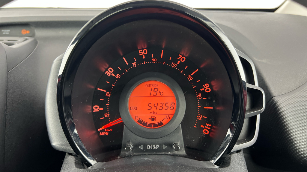 Toyota Aygo X X-play White #14