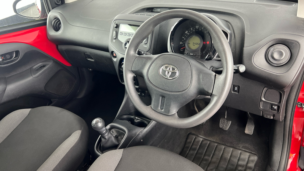 Toyota Aygo X X-play White #9