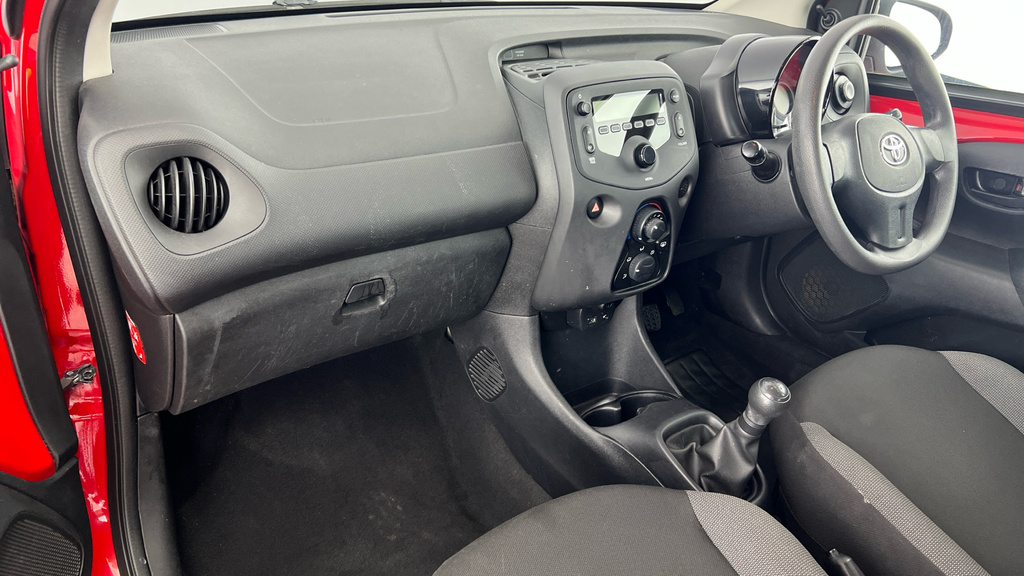 Toyota Aygo X X-play White #10