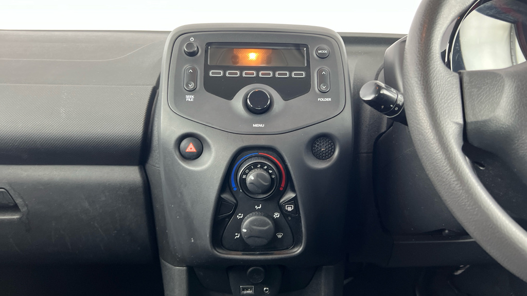 Toyota Aygo X X-play White #13