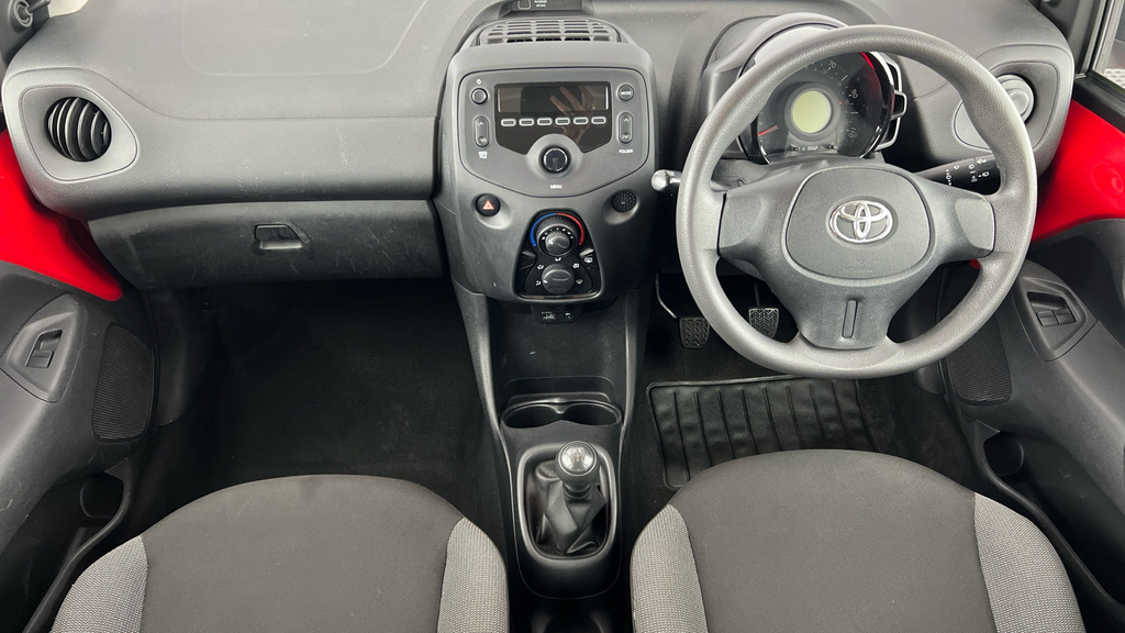 Toyota Aygo X X-play White #11
