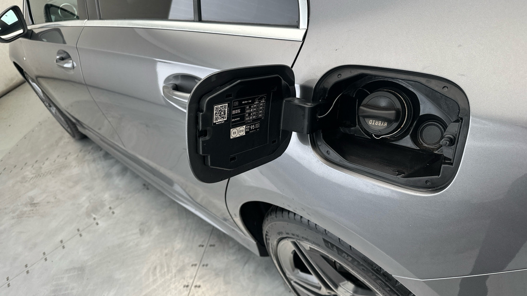 Mercedes-Benz A Class A250e Amg Line Executive Black #25