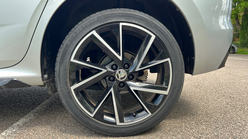 Skoda Kamiq Se Black #27