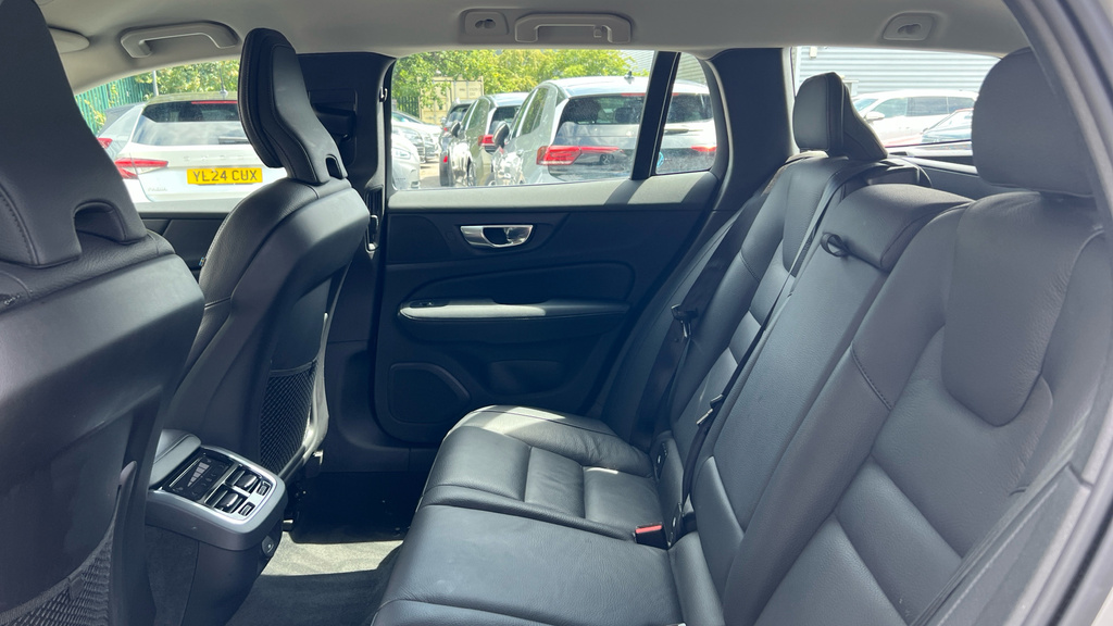 Volvo V60 2.0 B4p Ultra Dark #40
