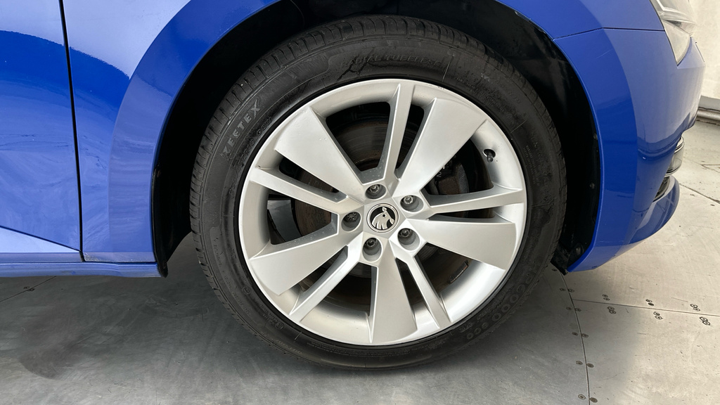 Skoda Superb 2.0 Tdi Scr 150Ps Blue #29