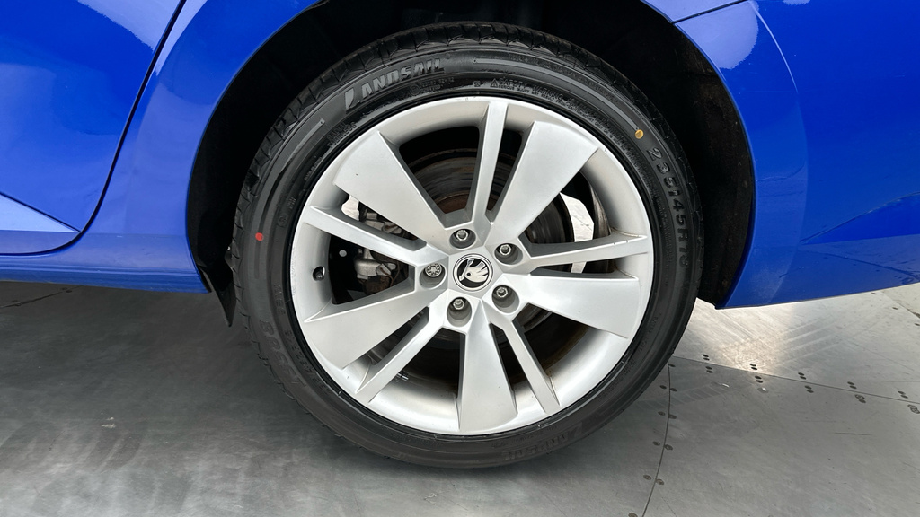 Skoda Superb 2.0 Tdi Scr 150Ps Blue #27