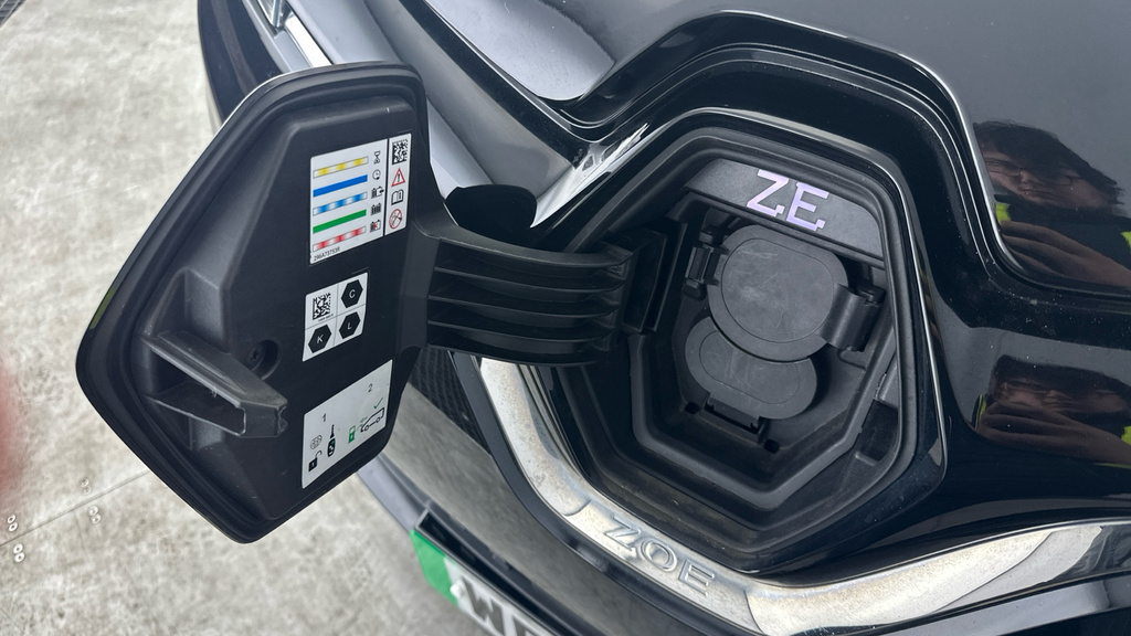 Renault Zoe R135 Ev50 52Kwh Techno Hatchback Black #31