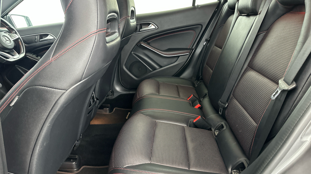Mercedes-Benz GLA Class 2.1 Gla 200 D Se Executive 134 Bhp Grey #24