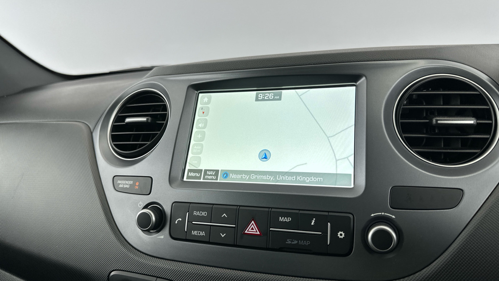 Hyundai I10 1.0 Play White #17