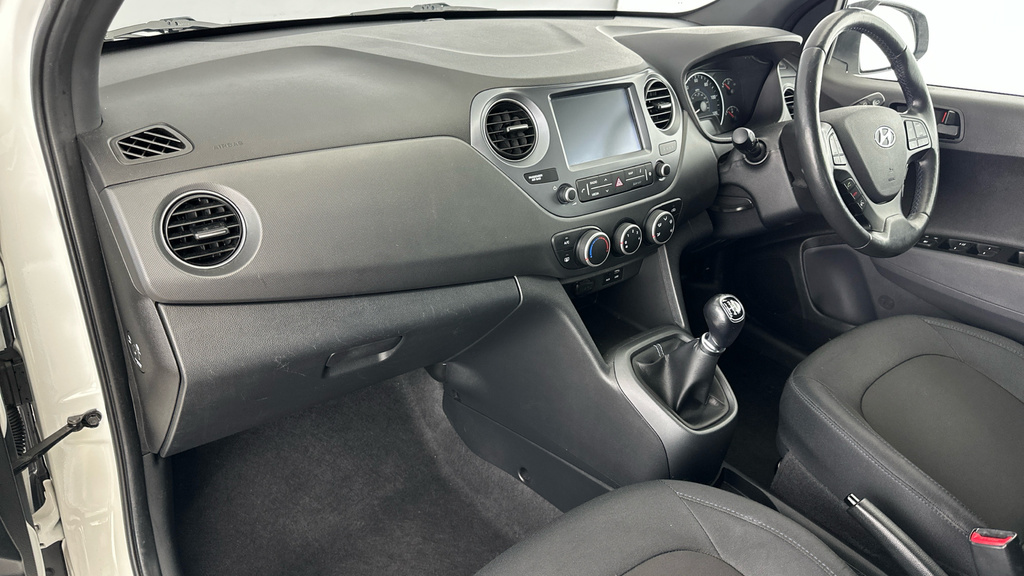Hyundai I10 1.0 Play White #10