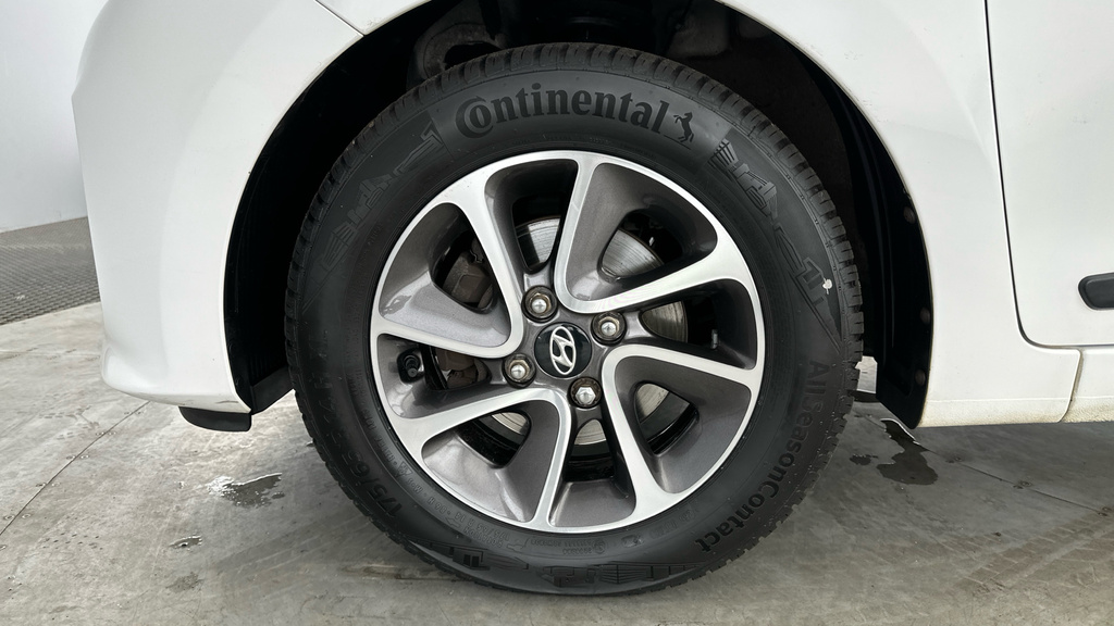 Hyundai I10 1.0 Play White #23