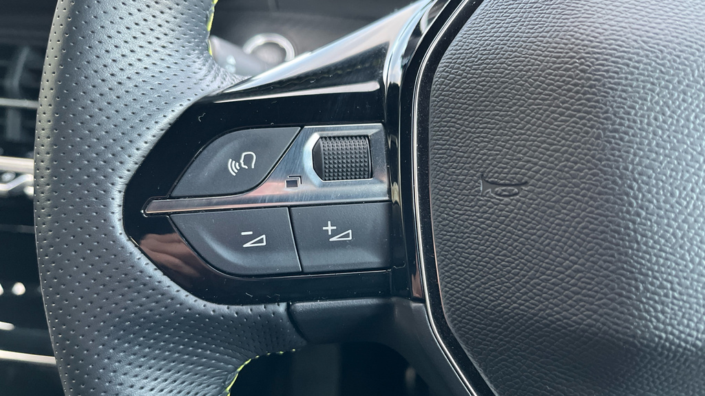 Peugeot e-208 50Kwh Active Premium Hatchback White #25