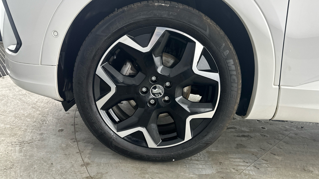 Vauxhall Grandland Ultimate White #28