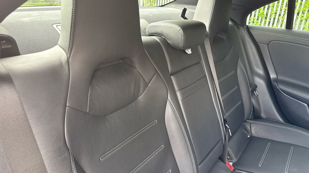Mercedes-Benz CLA Class Cla 180 Amg Line Executive A White #27
