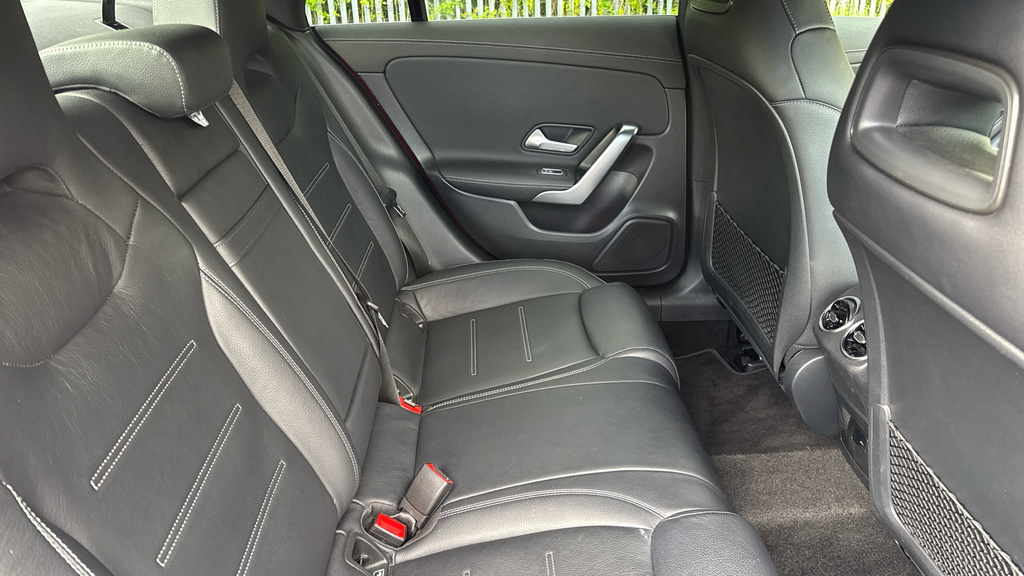 Mercedes-Benz CLA Class Cla 180 Amg Line Executive A White #19