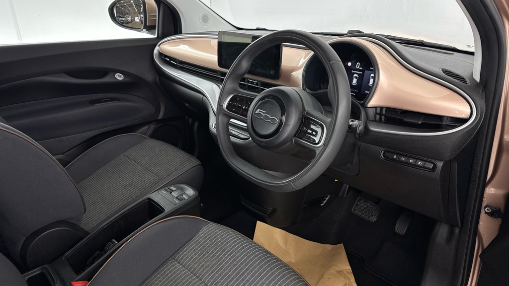 Fiat 500E 42Kwh La Prima Green #9