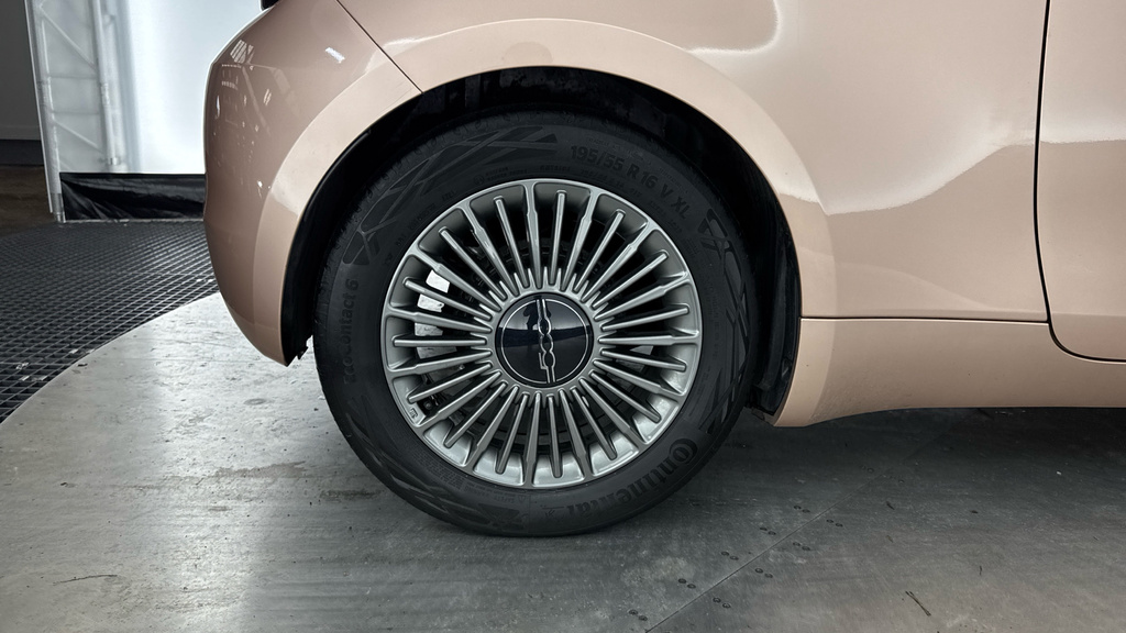 Fiat 500E 42Kwh La Prima Green #17