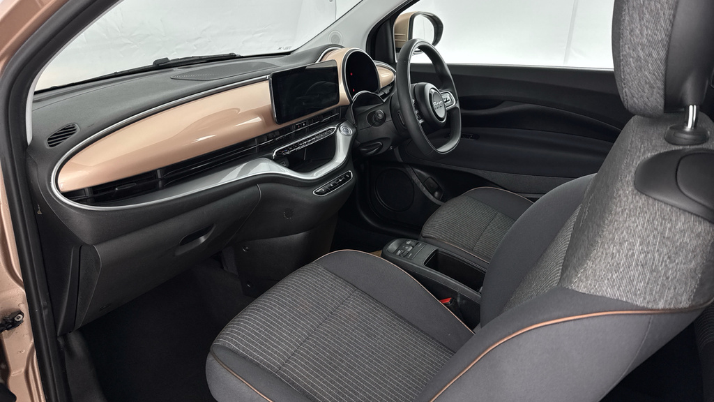 Fiat 500E 42Kwh La Prima Green #10