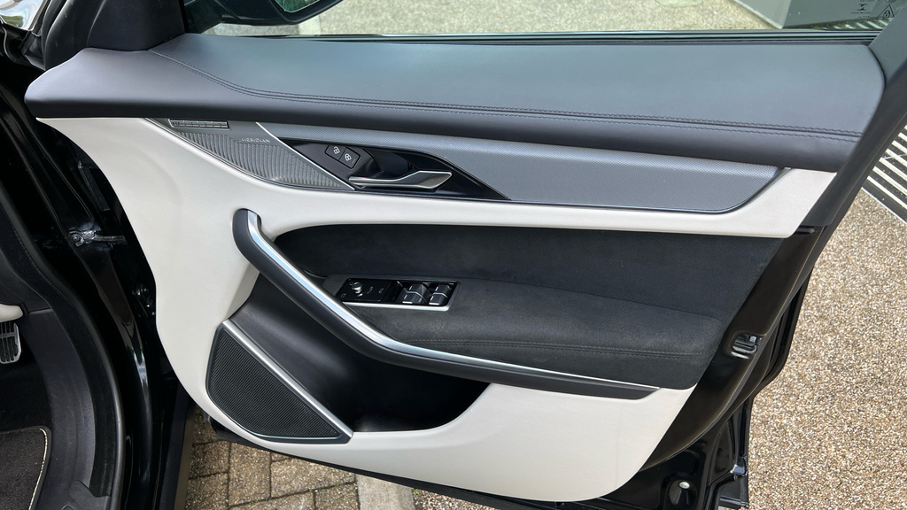 Jaguar F-Pace 5.0 V8 550 Svr Awd Black #42