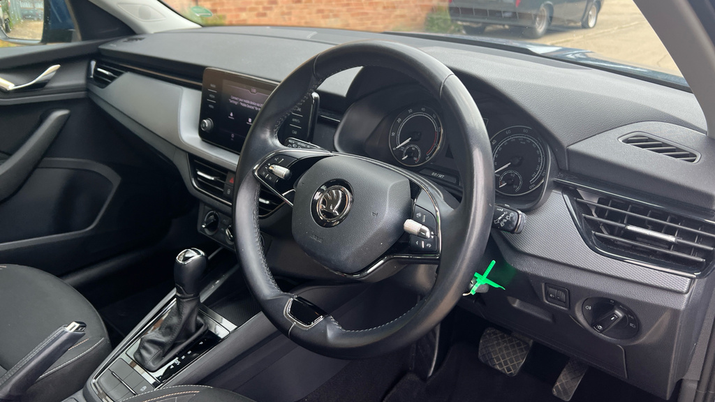 Skoda Kamiq Se White #9