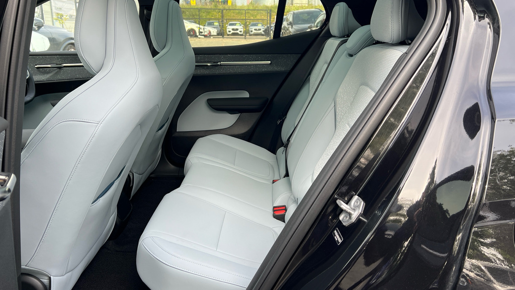 Volvo EX30 Ultra, Twin Motor Performance, Black #17