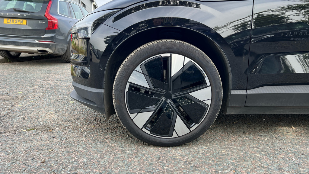 Volvo EX30 Ultra, Twin Motor Performance, Black #22