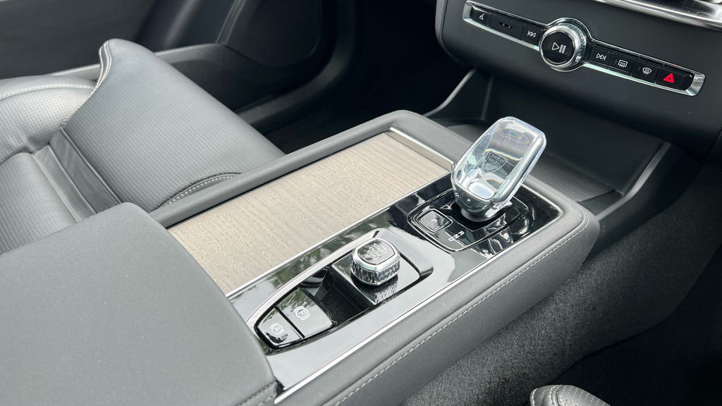 Volvo XC90 T8 Awd Plug-in Hybrid Core Bright Grey #33