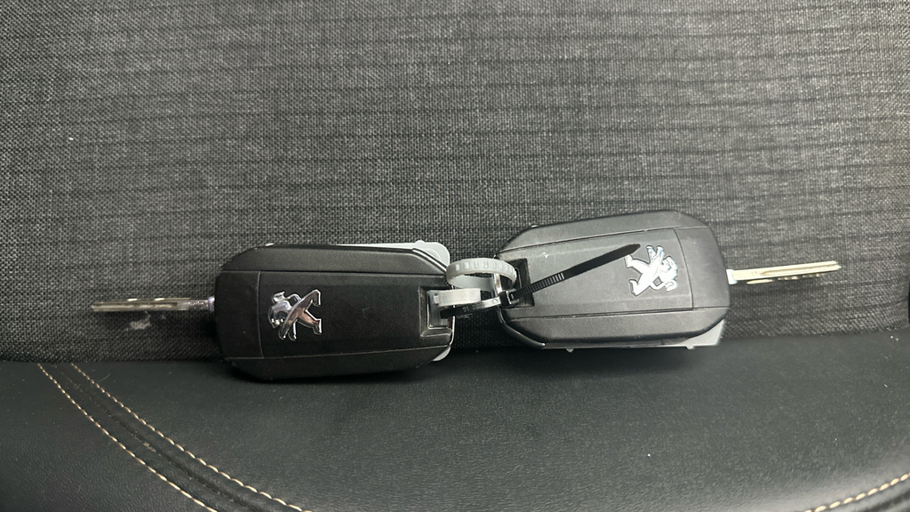 Peugeot 5008 1.2 Puretech Active Grey #32