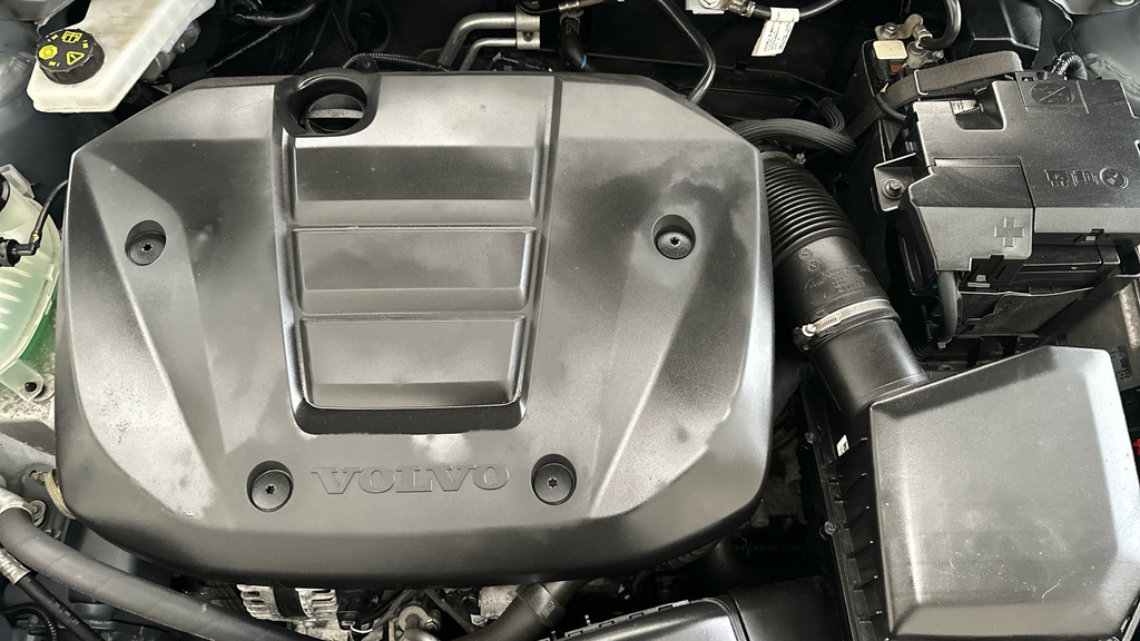 Volvo XC40 T3 R-design Pro White #22