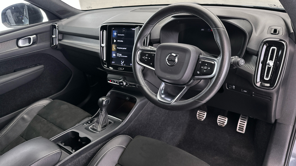 Volvo XC40 T3 R-design Pro White #12