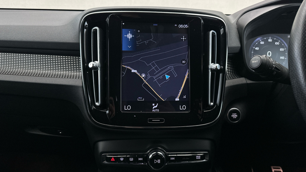 Volvo XC40 T3 R-design Pro White #15