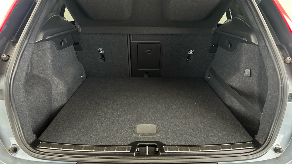 Volvo XC40 T3 R-design Pro White #21