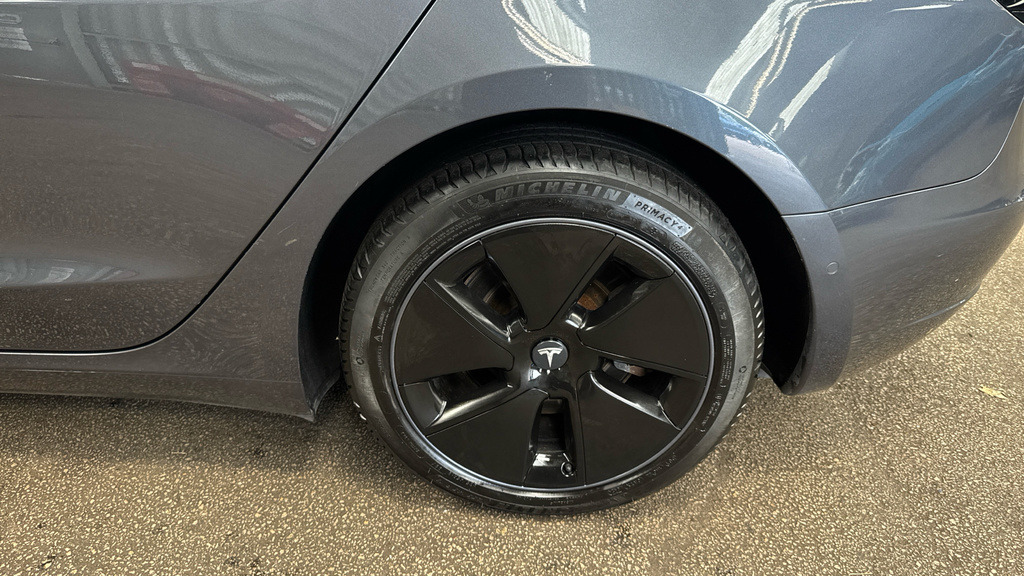 Tesla Model 3 2021 71 Dual #18