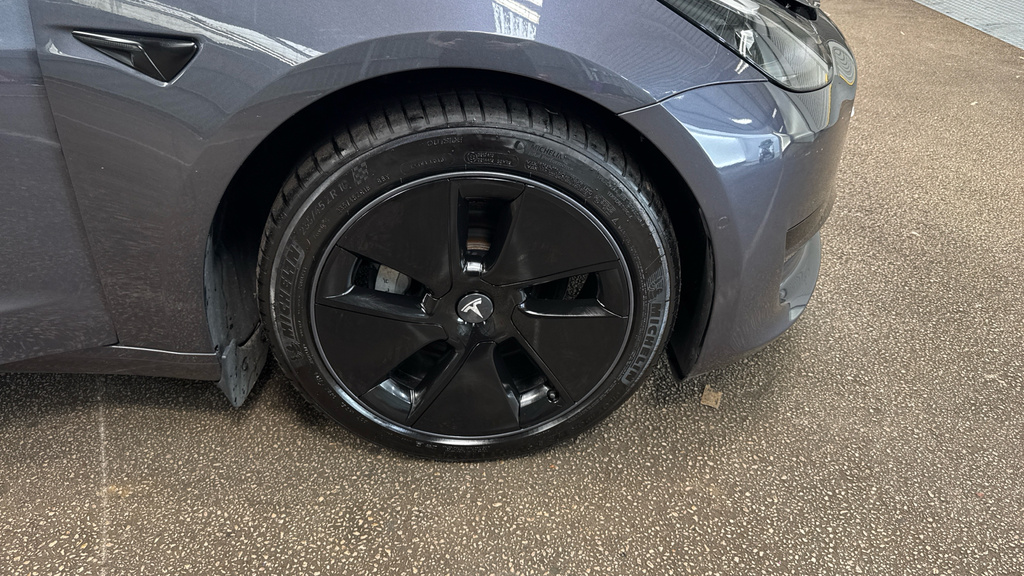 Tesla Model 3 2021 71 Dual #20