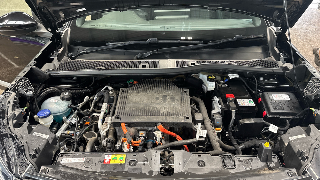 Peugeot e-2008 100Kw Active Premium 50Kwh Orange #16