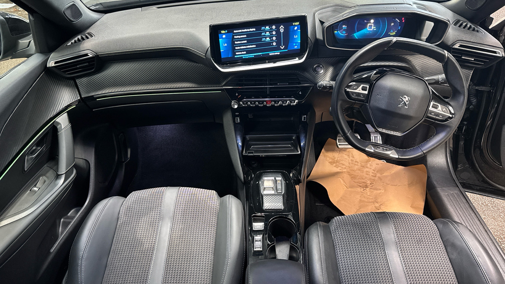 Peugeot e-2008 100Kw Active Premium 50Kwh Orange #11