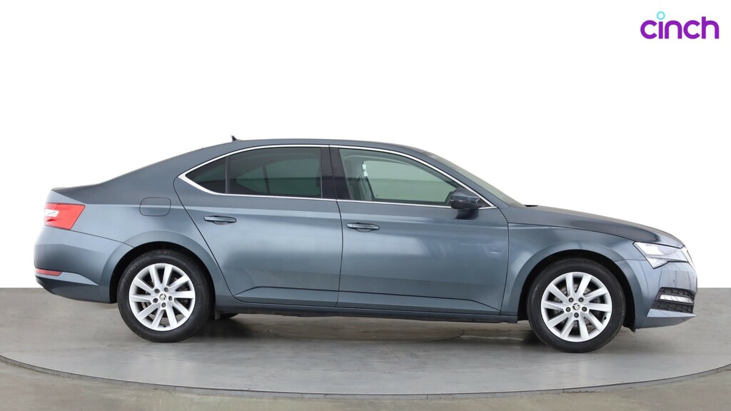 Skoda Superb 2020 1.4 Tsi 218Ps Se Technology Iv Dsg Hatchbac Silver #2