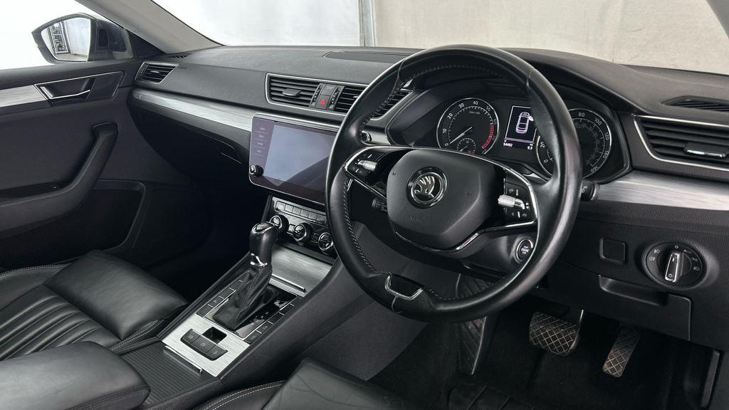 Skoda Superb 2020 1.4 Tsi 218Ps Se Technology Iv Dsg Hatchbac Silver #11