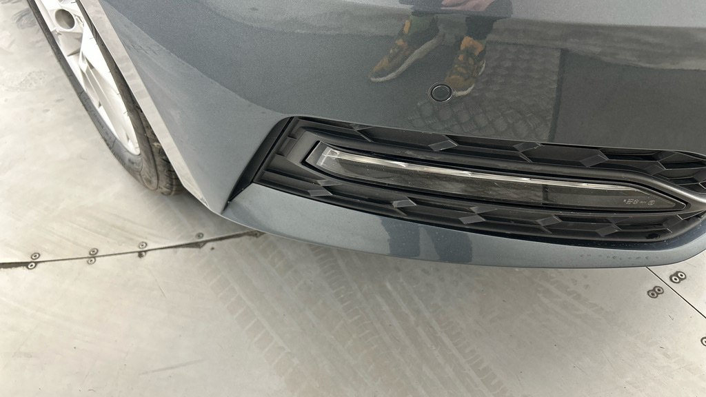 Skoda Superb 2020 1.4 Tsi 218Ps Se Technology Iv Dsg Hatchbac Silver #3
