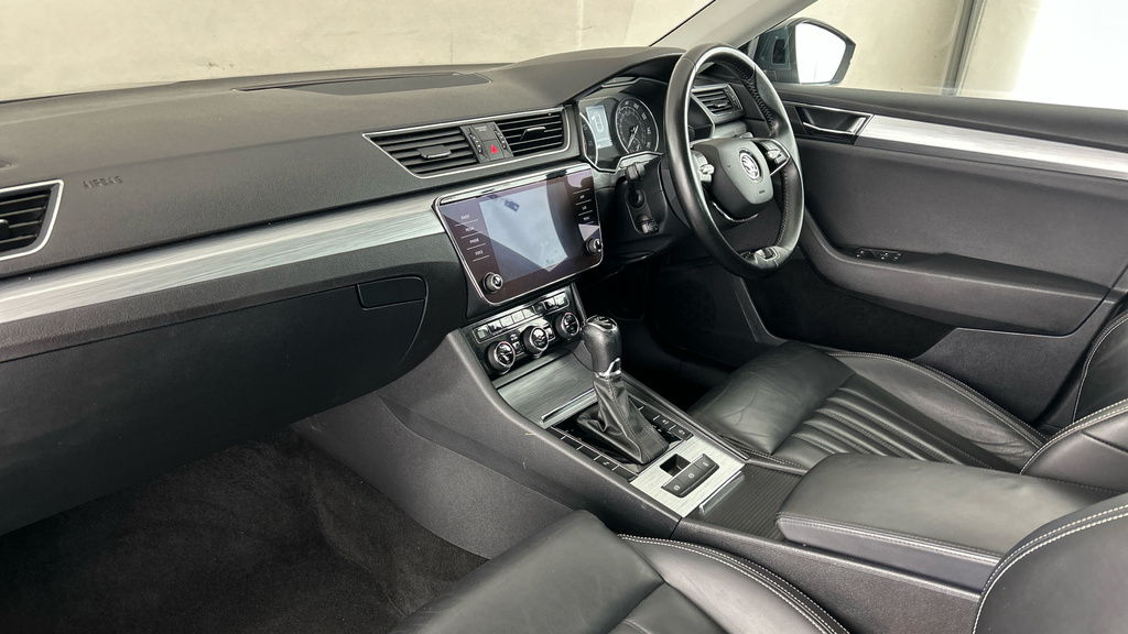Skoda Superb 2020 1.4 Tsi 218Ps Se Technology Iv Dsg Hatchbac Silver #12