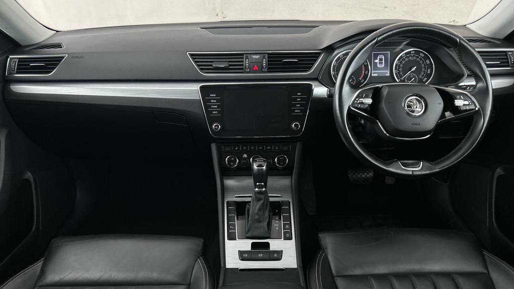 Skoda Superb 2020 1.4 Tsi 218Ps Se Technology Iv Dsg Hatchbac Silver #13