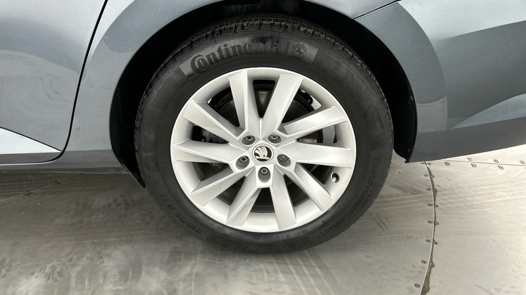 Skoda Superb 2020 1.4 Tsi 218Ps Se Technology Iv Dsg Hatchbac Silver #25