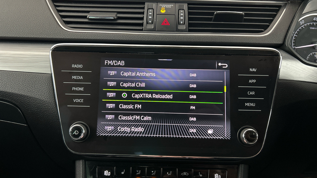 Skoda Superb 2020 1.4 Tsi 218Ps Se Technology Iv Dsg Hatchbac Silver #15