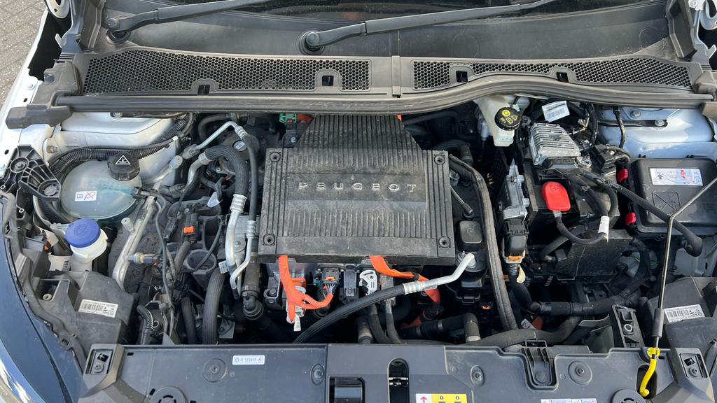 Peugeot e-208 50Kwh Allure White #24