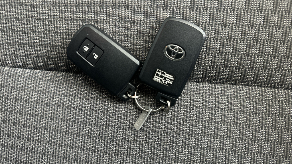 Toyota Auris 1.6 D-4d Design Tss Red #10