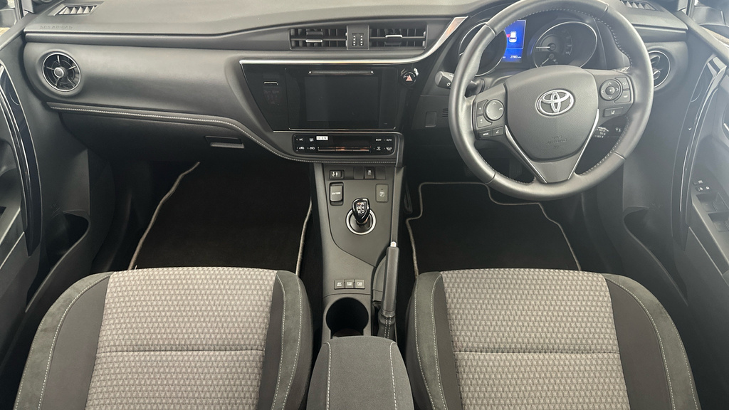 Toyota Auris 1.6 D-4d Design Tss Red #14