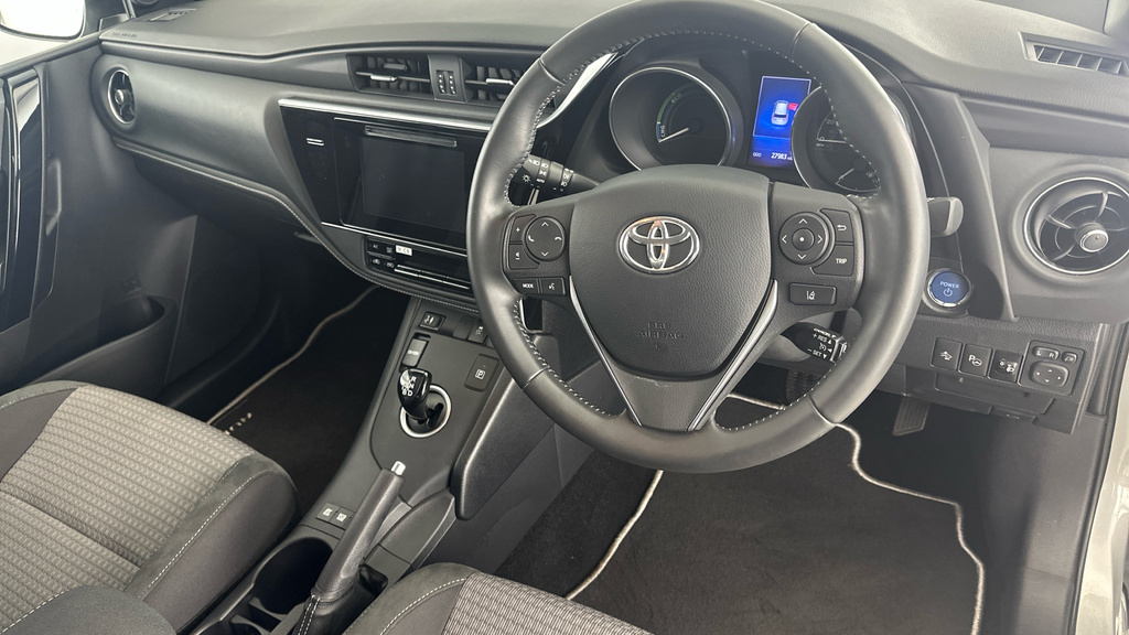 Toyota Auris 1.6 D-4d Design Tss Red #9