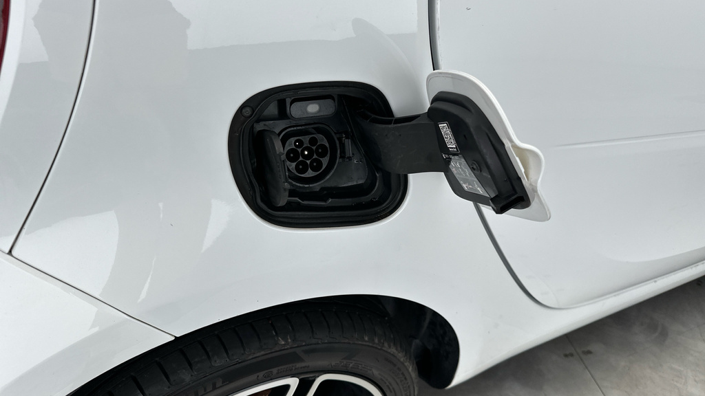 Smart Fortwo Coupe Eq Fortwo Premium White #26