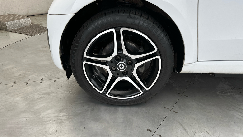 Smart Fortwo Coupe Eq Fortwo Premium White #22