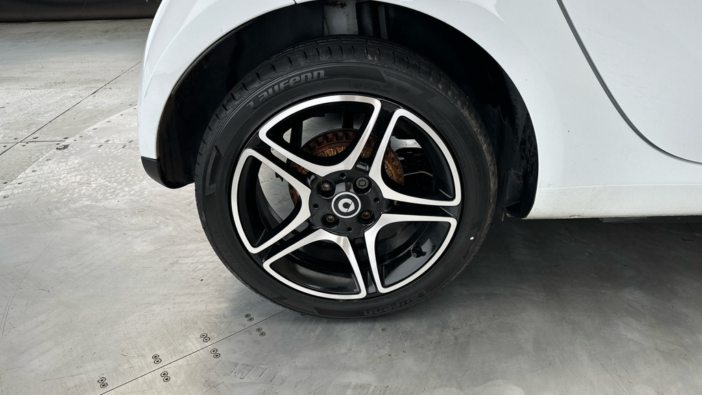 Smart Fortwo Coupe Eq Fortwo Premium White #24